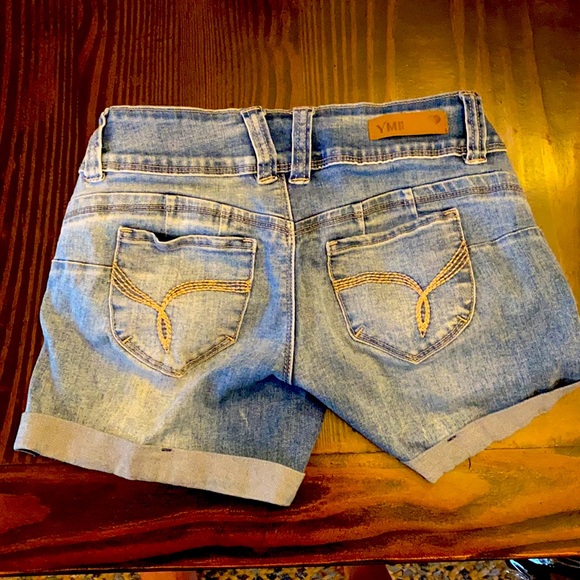 Sz 1 YMI distressed denim shorts - Picture 2 of 4